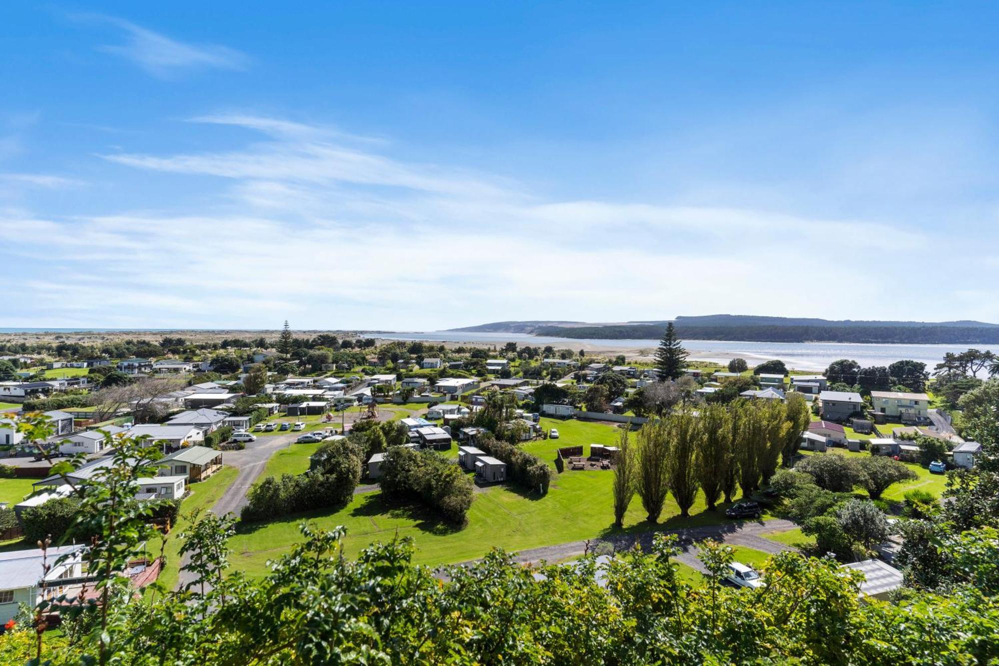 Port Waikato Holiday Park Exterior photo